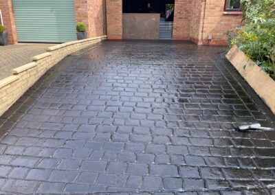 Cobble impressed concrete drive