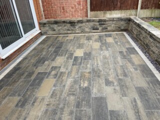 Tobermore stanza with silver cobble perimeter